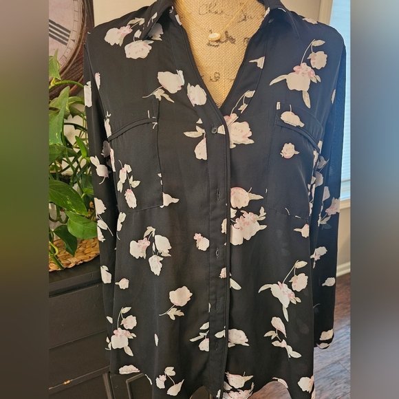 Candie's Black Floral Women's Shirt - Picture 1 of 2